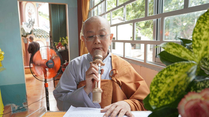 Ni sư Thích nữ Như Trang phát biểu tại buổi lễ