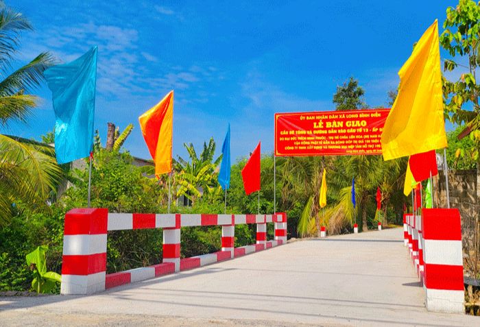 Cây cầu tại ấp Bình Hạnh được bàn giao đến người dân địa phương sử dụng Cây cầu tại ấp Bình Hạnh được bàn giao đến người dân địa phương sử dụng