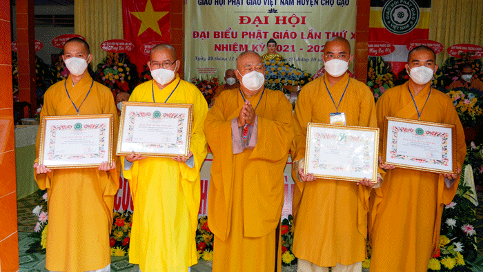 Tập thể, cá nhân tiêu biểu nhận Bằng tuyên dương công đức Tập thể, cá nhân tiêu biểu nhận Bằng tuyên dương công đức