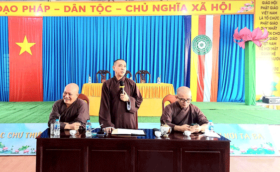 Thượng tọa Thích Thiện Lưu đúc kết phiên họp Thượng tọa Thích Thiện Lưu đúc kết phiên họp