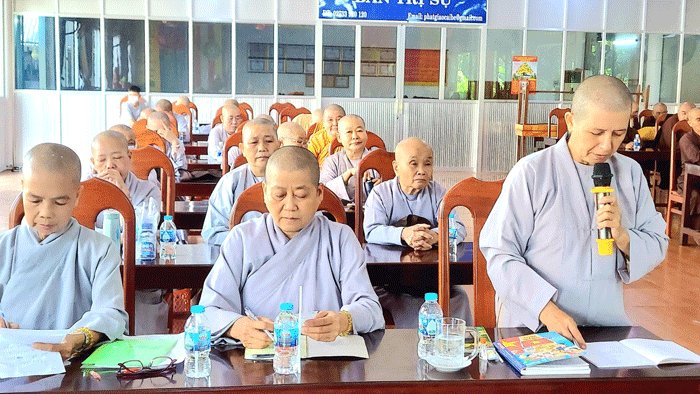 Chư Ni đóng góp ý kiến Chư Ni đóng góp ý kiến