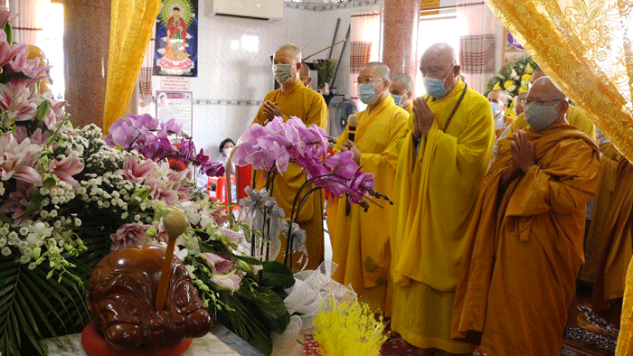 Chư tôn đức Ban Trị sự GHPGVN tỉnh Tiền Giang tưởng niêm Giác linh Ni trưởng Chư tôn đức Ban Trị sự GHPGVN tỉnh Tiền Giang tưởng niêm Giác linh Ni trưởng