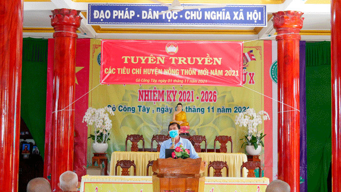 Ông Dương Văn Siêng buổi thuyết trình về huyện nông thôn mới