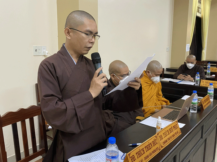 Đại đức Thích Thiện Đức thông qua nội dung văn bản của Trung ương Giáo hội về tấn phong giáo phẩm