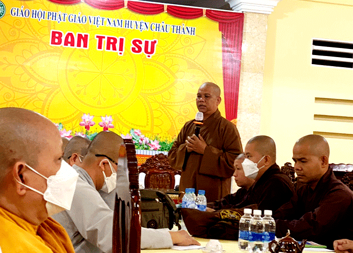 Thượng tọa Thích Trung Chánh phát biểu tại buổi họp