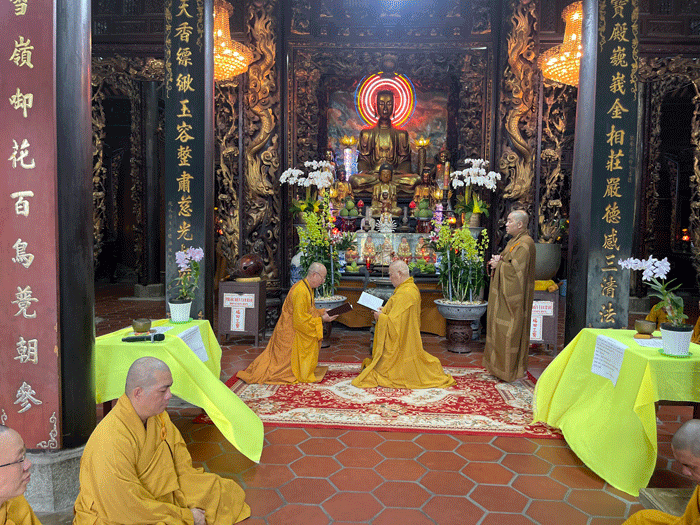 Tác pháp Thượng tọa an cư Tác pháp Thượng tọa an cư