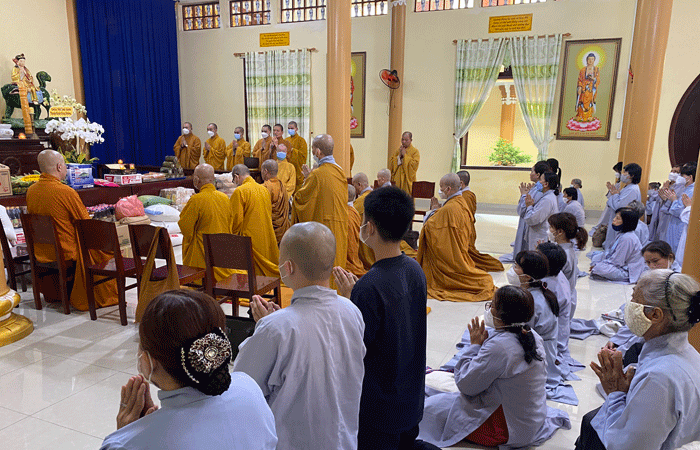 Đoàn thăm hỏi, cúng dường chư hành giả an cư Đoàn thăm hỏi, cúng dường chư hành giả an cư