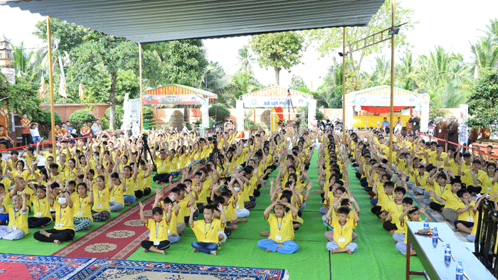 Gần 500 em tu sinh tham dự khóa tu