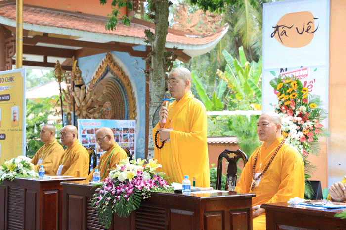 Thượng tọa Thích Quảng Lộc ban đạo từ