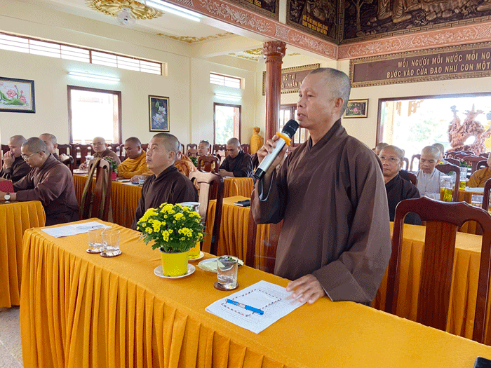 Đóng góp ý kiến tại buổi họp