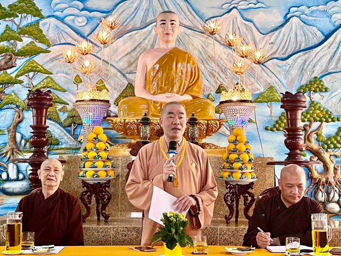Thượng tọa Thích Quảng Lộc phát biểu chỉ đạo tại buổi họp