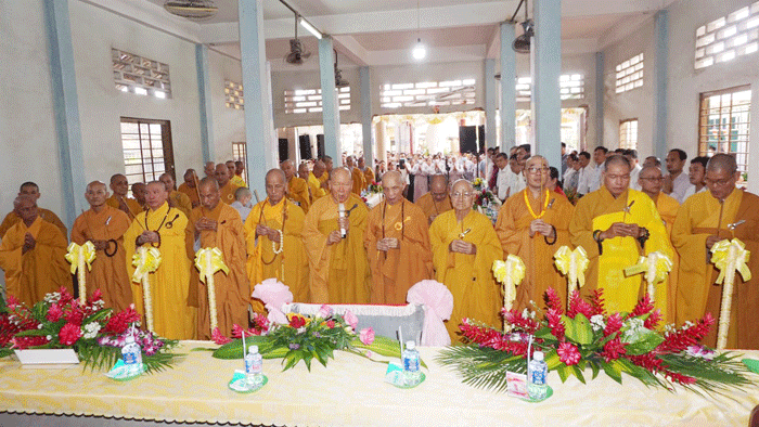 Cầu nguyện cho công trình sớm được thành tựu