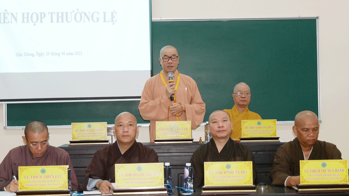 Thượng tọa Thích Quảng Lộc tiếp thu các ý kiến