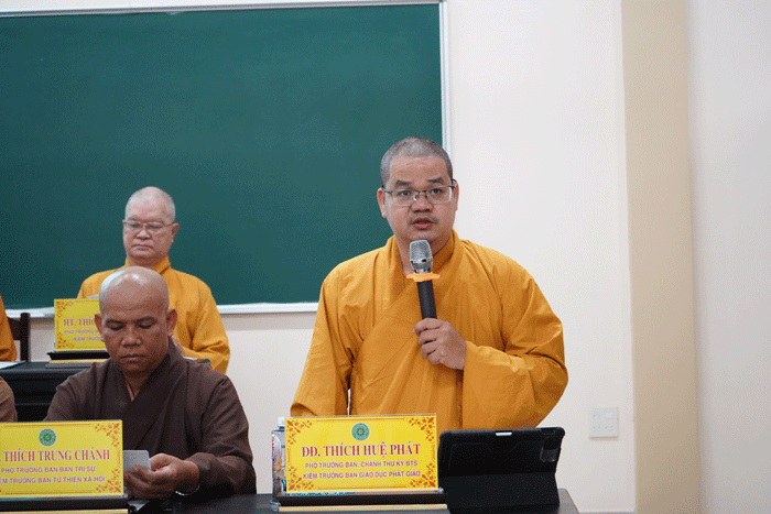 Đại đức Thích Huệ Phát thông qua danh sách Ban Chứng minh, Ban Kiến đàn và các tiểu ban phục vụ Đại giới đàn