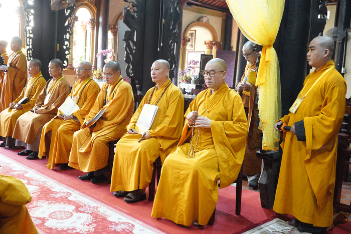 Chư tôn đức Ban Giám khảo