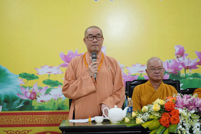 Thượng tọa Thích Quảng Lộc thay mặt Ban Thường trực Ban Trị sự GHPGVN tỉnh phát biểu chỉ đạo Thượng tọa Thích Quảng Lộc thay mặt Ban Thường trực Ban Trị sự GHPGVN tỉnh phát biểu chỉ đạo