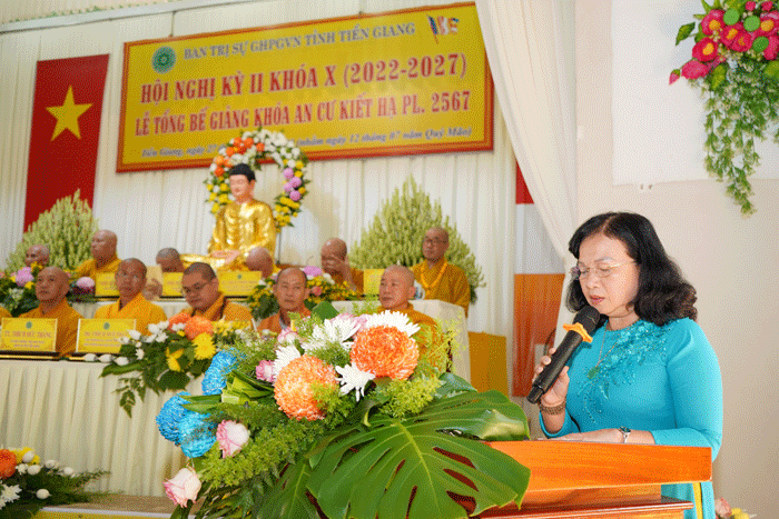 Bà Bùi Thị Mai đại diện chính quyền phát biểu tại hội nghị