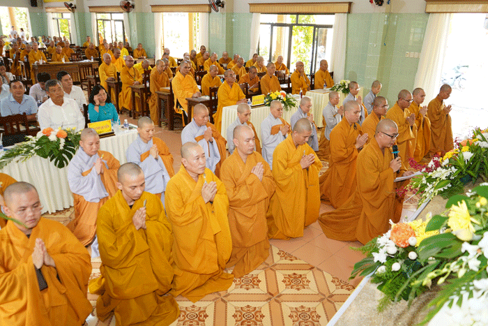 Đại diện Tăng, Ni hành giả phát biểu tri ân