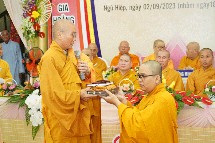 Thượng tọa Thích Minh Tấn - bổn sư của Đại đức tân trụ trì Thượng tọa Thích Minh Tấn - bổn sư của Đại đức tân trụ trì