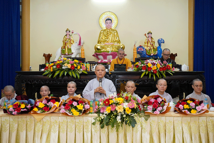 Ni sư Thích nữ Diệu Tâm tại buổi tọa đàm