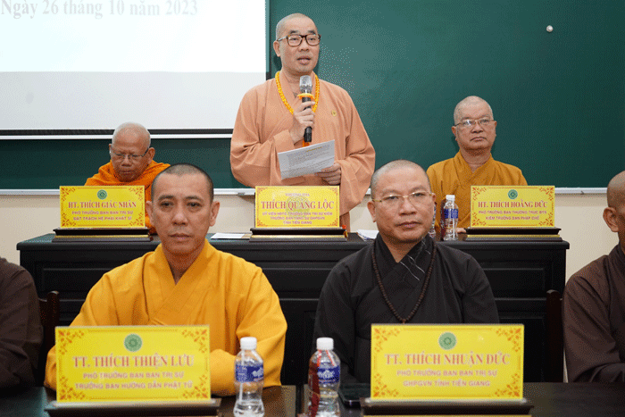 Thượng tọa Thích Quảng Lộc phát biểu chỉ đạo tại buổi họp