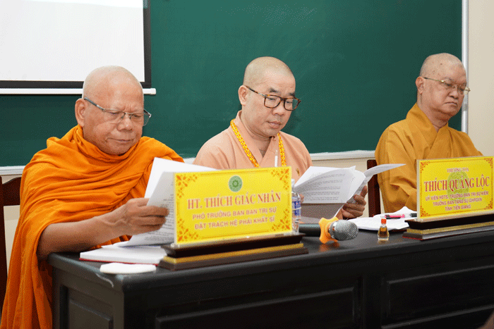 Chư tôn đức chủ tọa