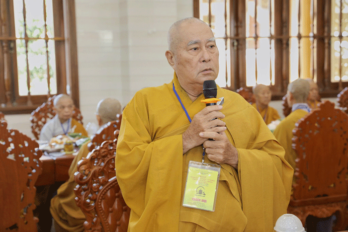 Trưởng lão Hòa thượng Thích Huệ Minh ban đạo từ