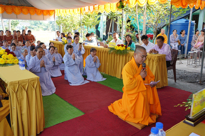 Đại đức tân trụ trì phát biểu nguyện làm tròn trọng trách một vị trụ trì