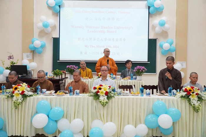 Thượng tọa Thích Quảng Lộc phát biểu tại buổi ký kết Thượng tọa Thích Quảng Lộc phát biểu tại buổi ký kết