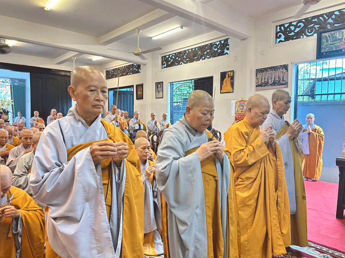 Chư Ni Phân ban Ni giới tỉnh dâng hương tưởng niệm Đức Thánh Tổ Ni Đại Ái Đạo