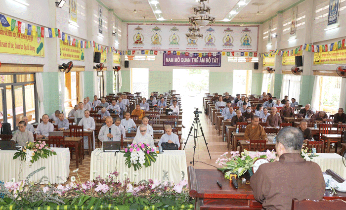 Thượng tọa tiếp tục hướng dẫn phân biệt giữa “báo chí” và “thông tin”