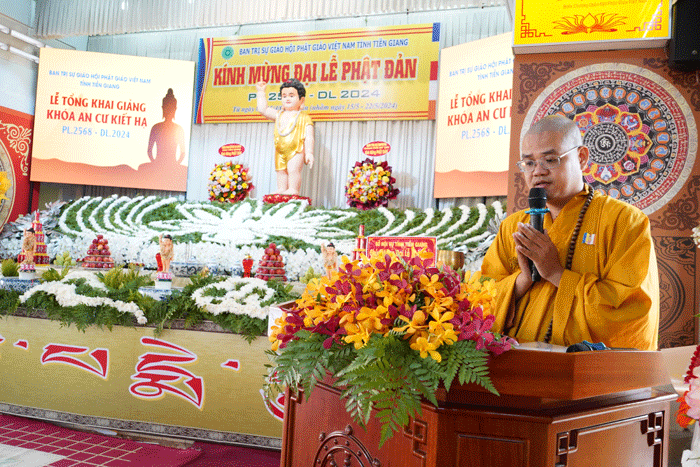 Đại đức Thích Huệ Phát báo cáo khóa An cư kiết hạ Phật lịch 2568