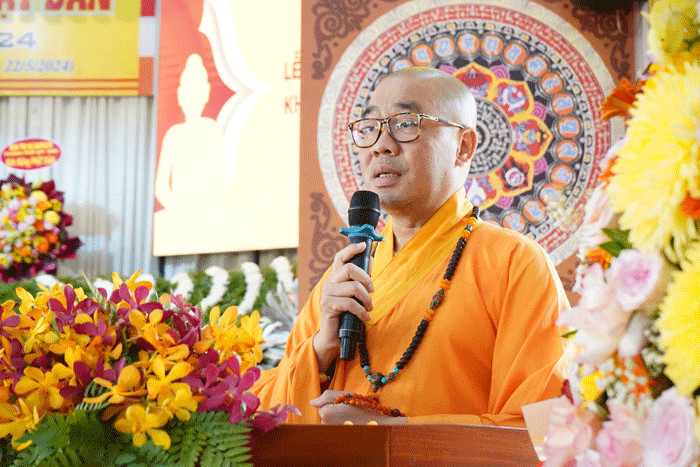 Thượng tọa Thích Quảng Lộc sách tấn hành giả Tăng, Ni