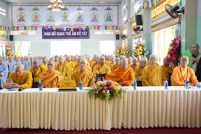 Chư tôn đức tham dự lễ tổng khai giảng