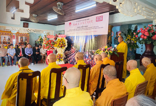 Chư tôn đức và đại diện chính quyền tham dự lễ