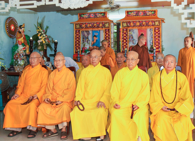 Chư tôn đức tham dự lễ