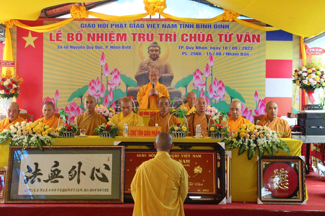 Hòa thượng Thích Nguyên Phước ban đạo từ chứng minh