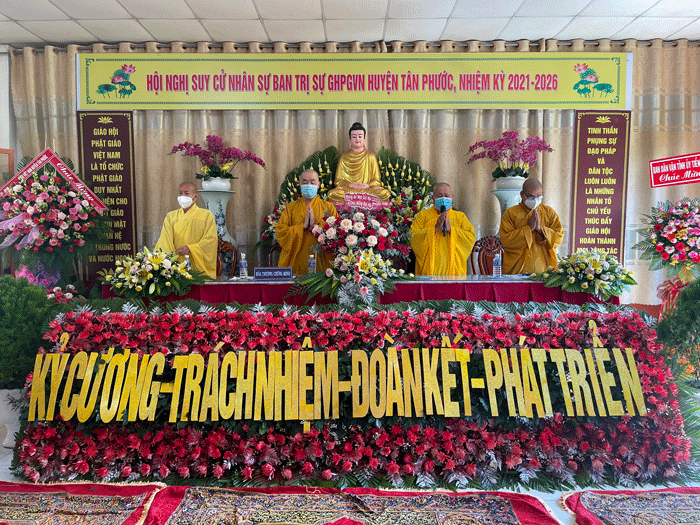 Chư tôn đức Ban Chứng minh hội nghị niệm Phật cầu gia hộ