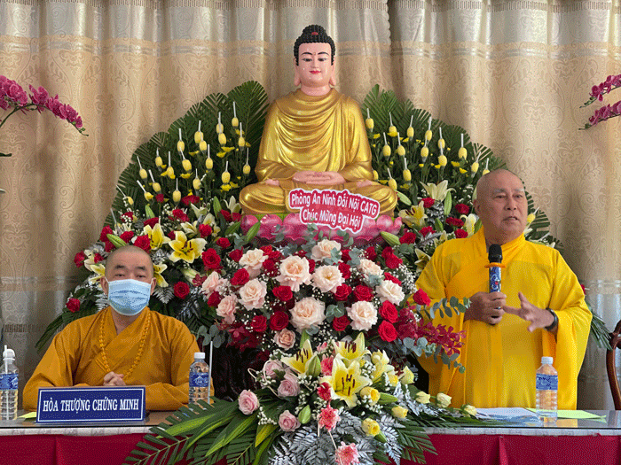 Hòa thượng Thích Huệ Minh ban đạo từ