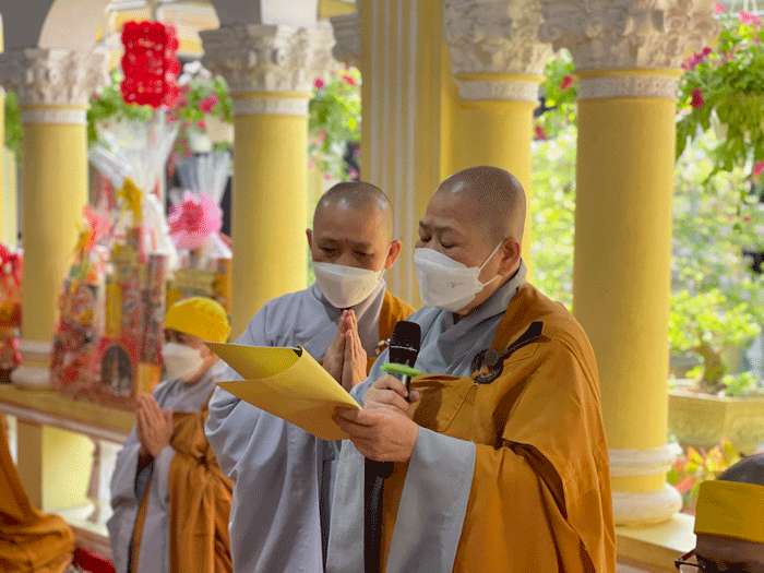 Ni trưởng Thích nữ Tịnh Nghiêm cung tuyên tiểu sử cố Ni trưởng Thích nữ Như Minh