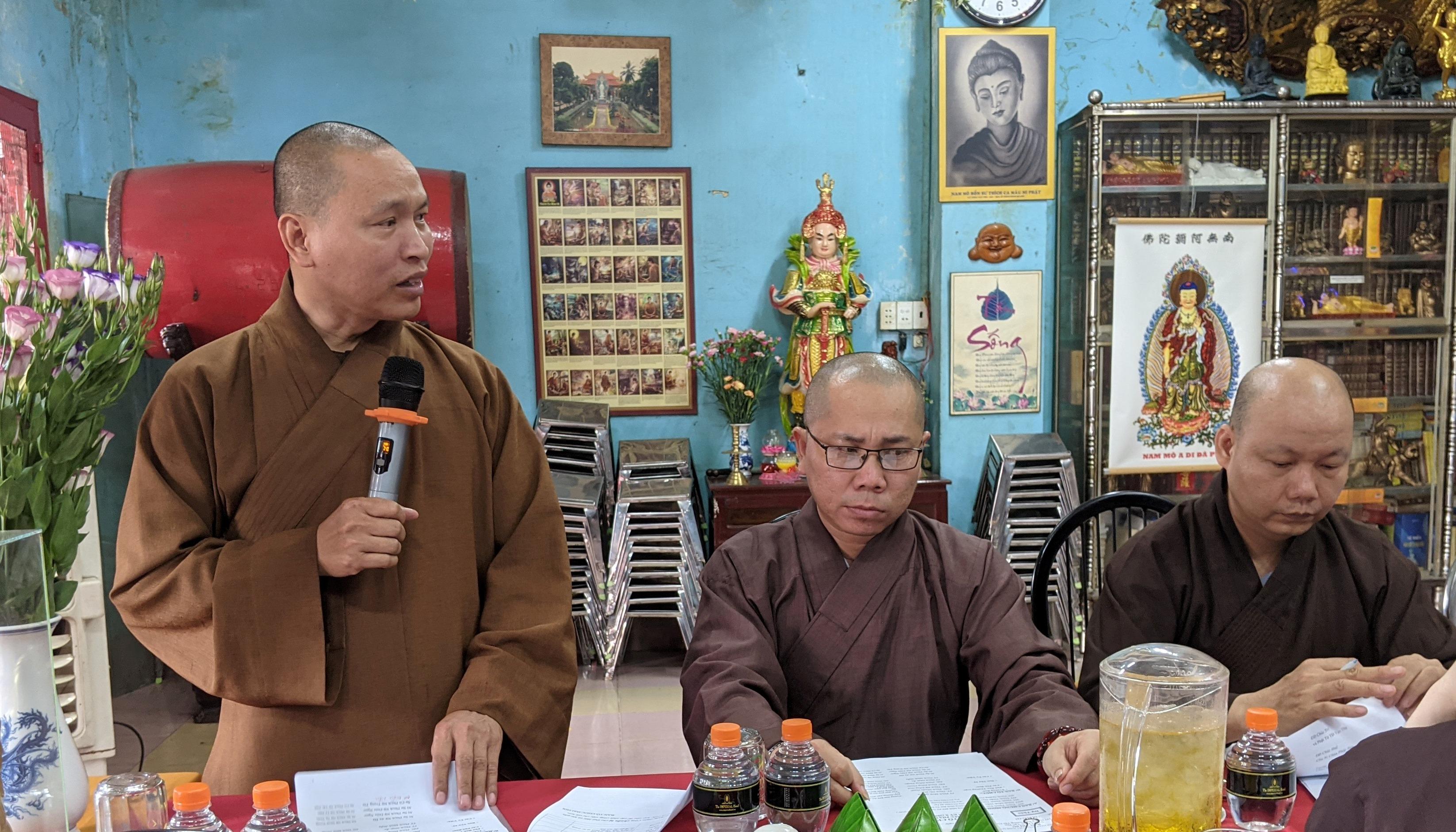 Thượng tọa Thích Minh Quang phát biểu đúc kết buổi họp