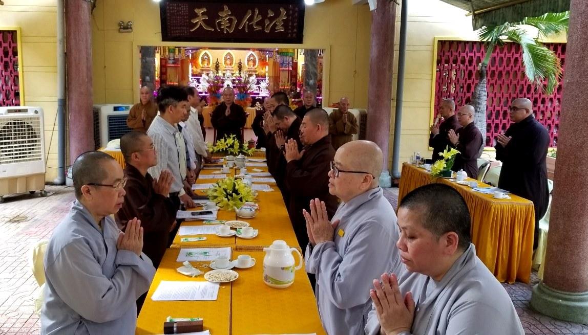 Buổi họp kết thúc với sự đồng thuận nhất trí từ chư tôn đức Tăng Ni và chính quyền địa phương Buổi họp kết thúc với sự đồng thuận nhất trí từ chư tôn đức Tăng Ni và chính quyền địa phương