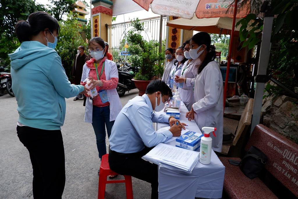 Công tác khai báo y tế và đo thân nhiệt được Ban Tổ chức thực hiện nghiêm túc Công tác khai báo y tế và đo thân nhiệt được Ban Tổ chức thực hiện nghiêm túc