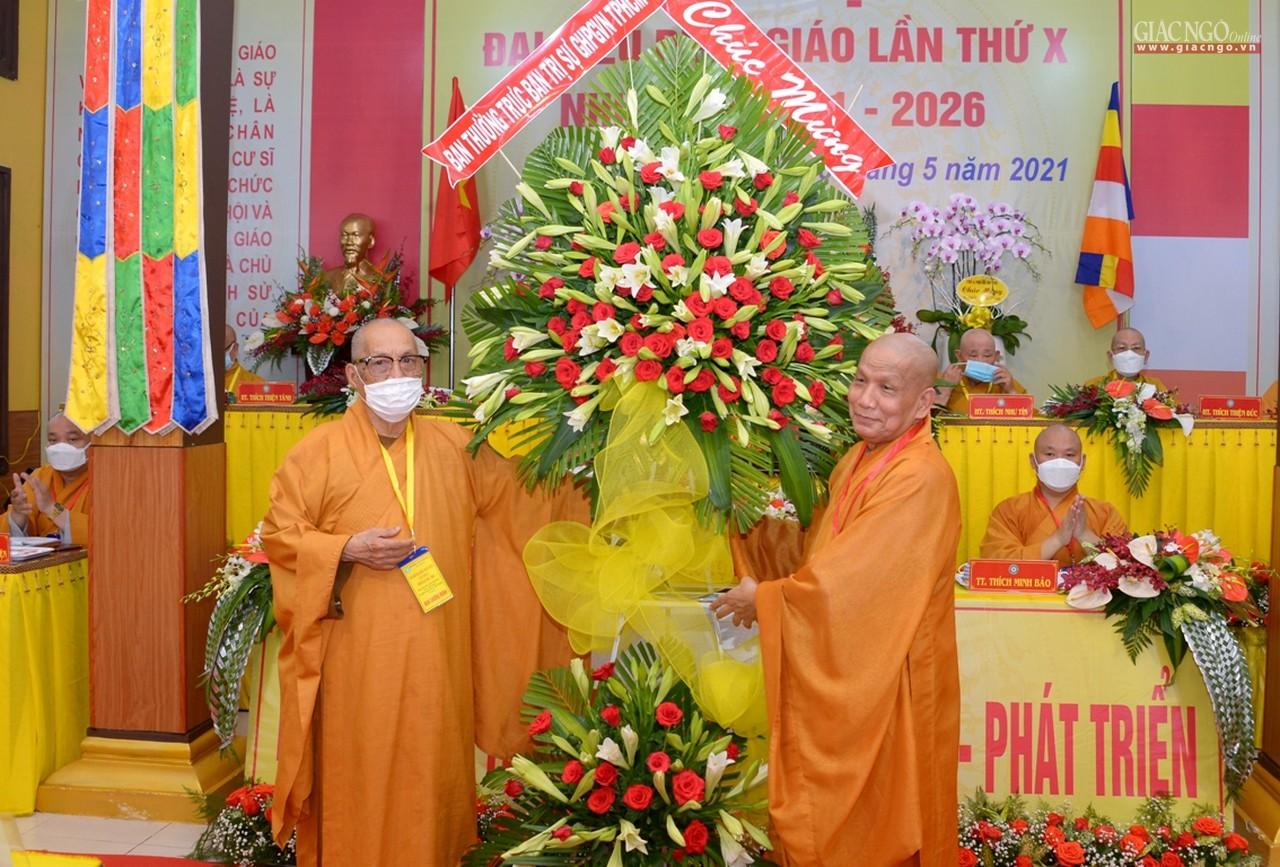 Lẵng hoa chúc mừng thành công của Đại hội đại biểu Phật giáo quận 4 lần thứ X từ Ban Trị sự GHPGVN TP.HCM Lẵng hoa chúc mừng thành công của Đại hội đại biểu Phật giáo quận 4 lần thứ X từ Ban Trị sự GHPGVN TP.HCM