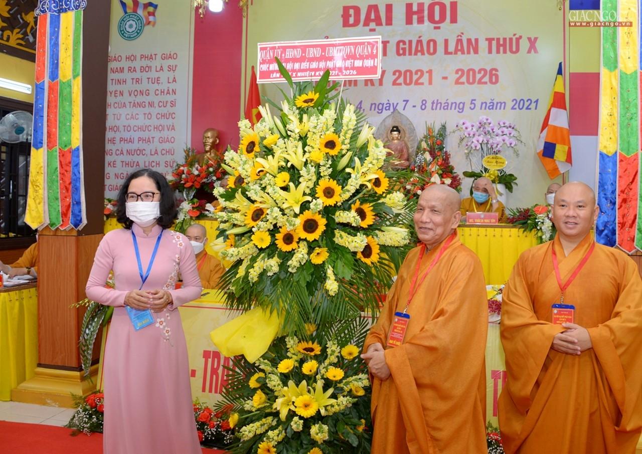 Lẵng hoa chúc mừng của Quận ủy, HĐND, UBND, Ủy ban MTTQVN quận 4 đến đại hội Lẵng hoa chúc mừng của Quận ủy, HĐND, UBND, Ủy ban MTTQVN quận 4 đến đại hội