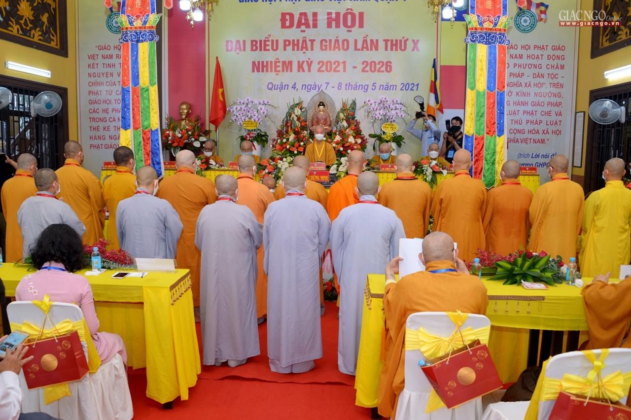 Ban Trị sự nhiệm kỳ 2021-2026 đối trước chư tôn đức chứng minh phát nguyện nhận nhiệm vụ Ban Trị sự nhiệm kỳ 2021-2026 đối trước chư tôn đức chứng minh phát nguyện nhận nhiệm vụ