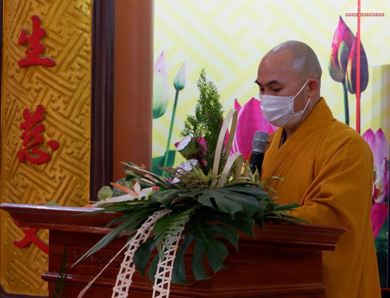 Đại đức Thích Tâm Toàn, Chánh Thư ký Ban Trị sự GHPGVN quận 7, trình bày các văn kiện dự thảo tại phiên trù bị Đại đức Thích Tâm Toàn, Chánh Thư ký Ban Trị sự GHPGVN quận 7, trình bày các văn kiện dự thảo tại phiên trù bị