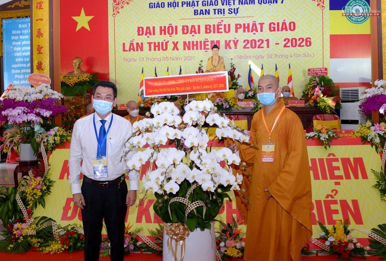 Lẵng hoa chúc mừng tân Ban Trị sự Phật giáo quận 7 từ Quận ủy, HĐND, UBND, Uỷ ban MTTQVN quận 7 Lẵng hoa chúc mừng tân Ban Trị sự Phật giáo quận 7 từ Quận ủy, HĐND, UBND, Uỷ ban MTTQVN quận 7