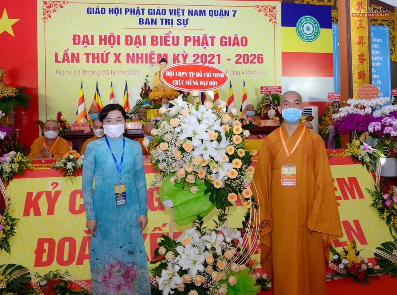 Hội Liên hiệp Phụ nữ TP.HCM tặng hoa chúc mừng tân Ban Trị sự nhiệm kỳ 2021-2026 Hội Liên hiệp Phụ nữ TP.HCM tặng hoa chúc mừng tân Ban Trị sự nhiệm kỳ 2021-2026