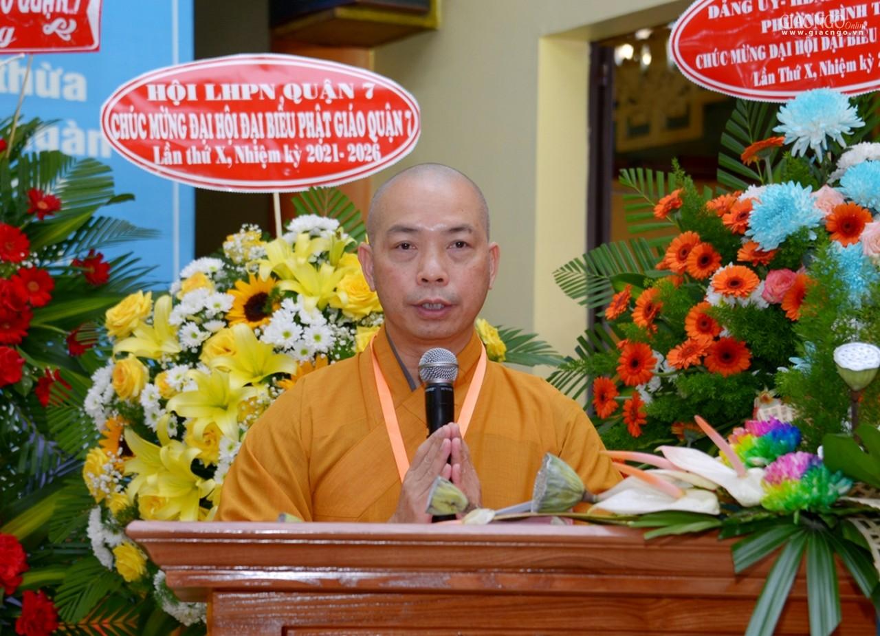 Thượng tọa Thích Quang Thạnh đọc quyết định và điều hành chương trình trao Bằng tuyên dương công đức và Bằng công đức cho Ban Trị sự Phật giáo quận 7 Thượng tọa Thích Quang Thạnh đọc quyết định và điều hành chương trình trao Bằng tuyên dương công đức và Bằng công đức cho Ban Trị sự Phật giáo quận 7